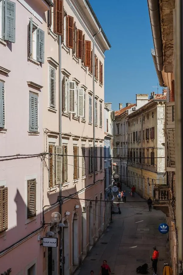 Pula City Apartment With Private Parking Free Croatia
