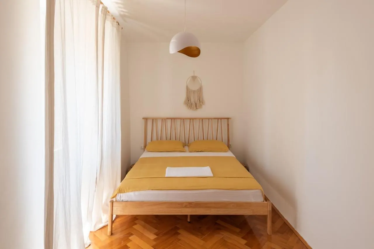 Pula City Apartment With Private Parking Free