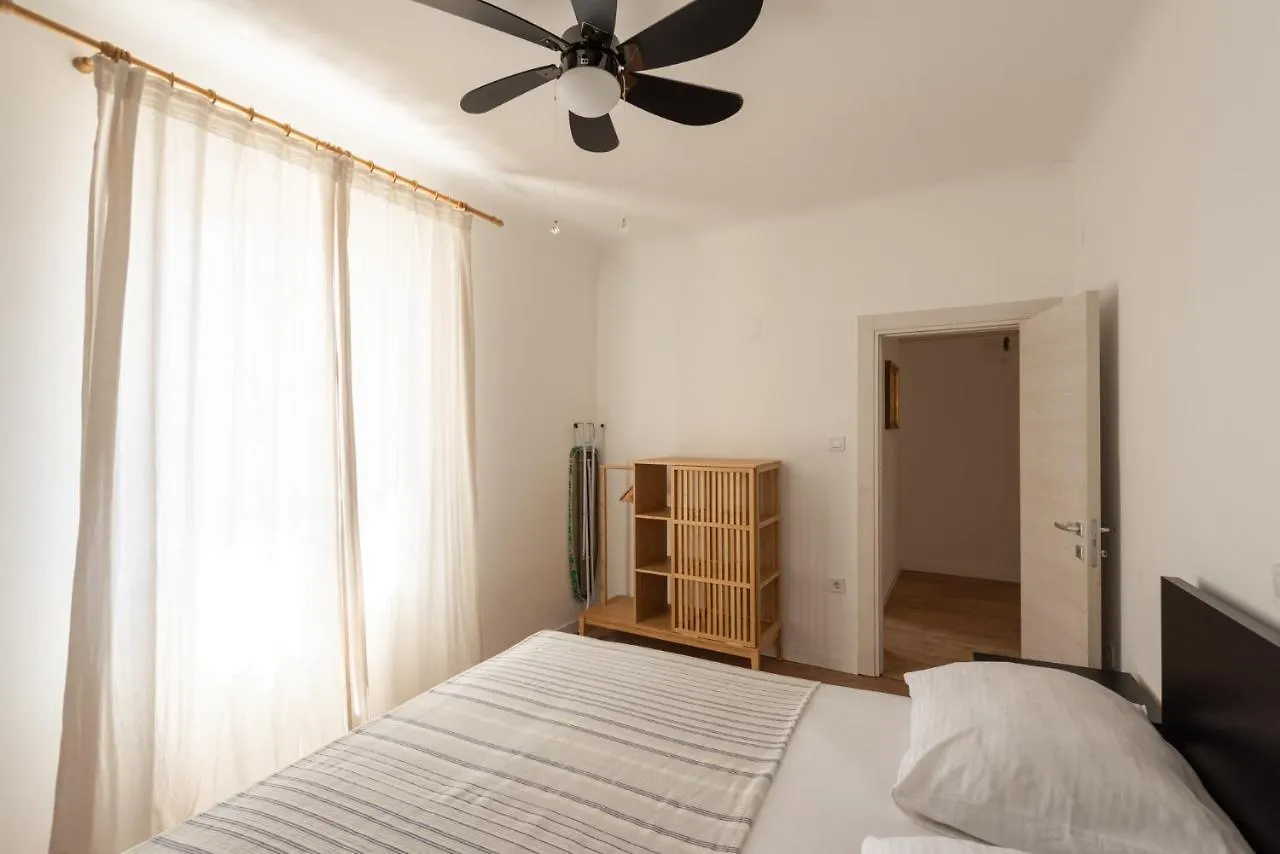 Pula City Apartment With Private Parking Free contacts
