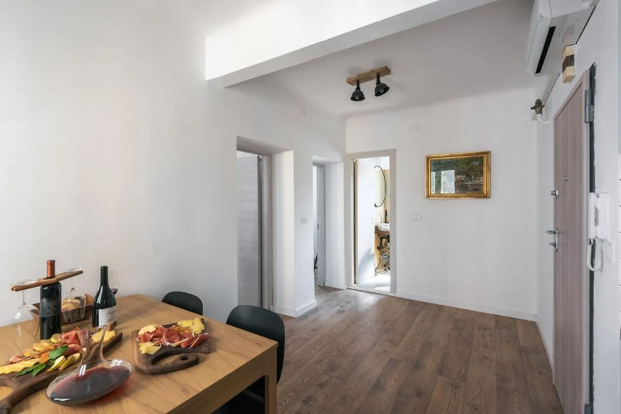 Pula City Apartment With Private Parking Free