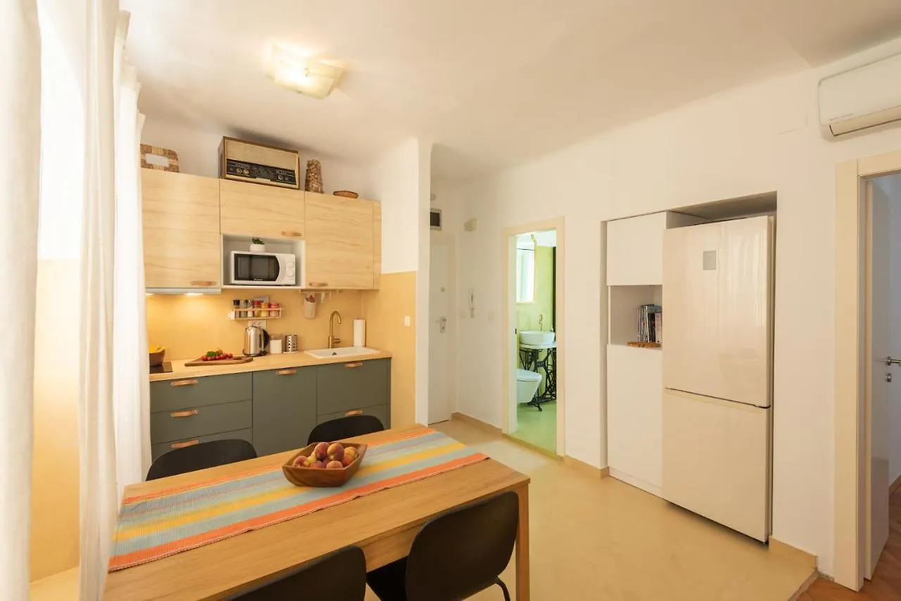 Pula City Apartment With Private Parking Free